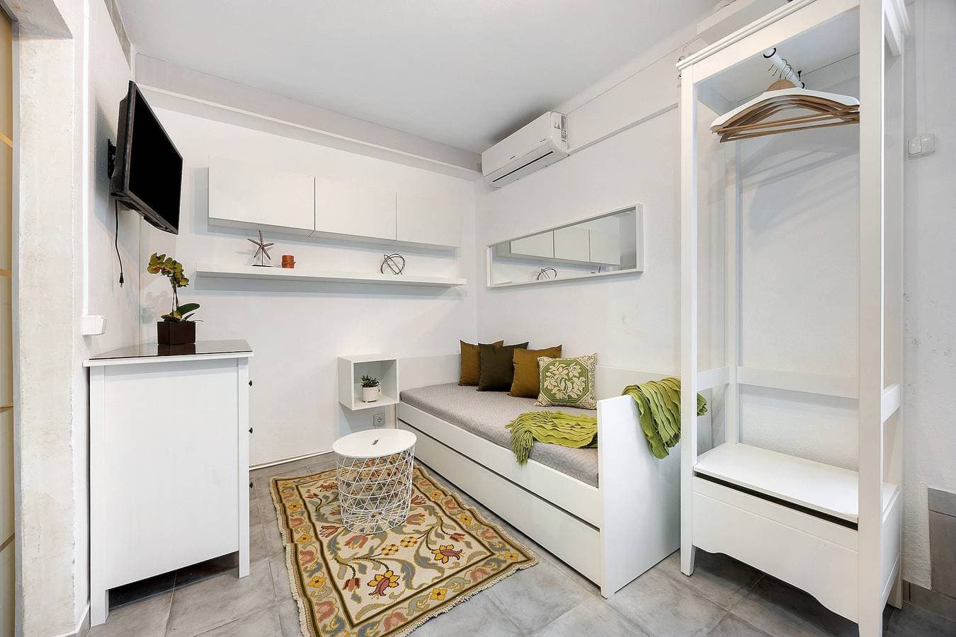 Foto 7 von 16: Studio-Apartment 'Economy für Zwei in Lagos' mit Gemeinschaftspool, WLAN und Klimaanlage