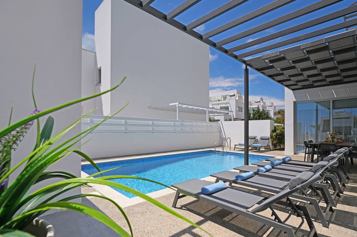 Foto 10 von 38: Villa für 7 Personen mit Balkon