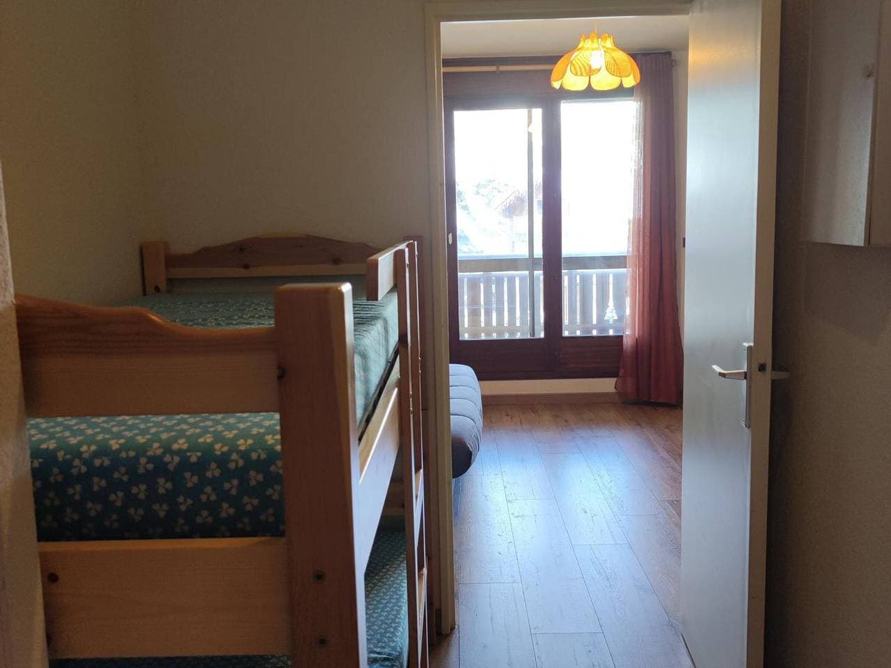 Foto 3 von 12: Gemütliches Studio mit direktem Pisten Zugang, Balkon mit Aussicht