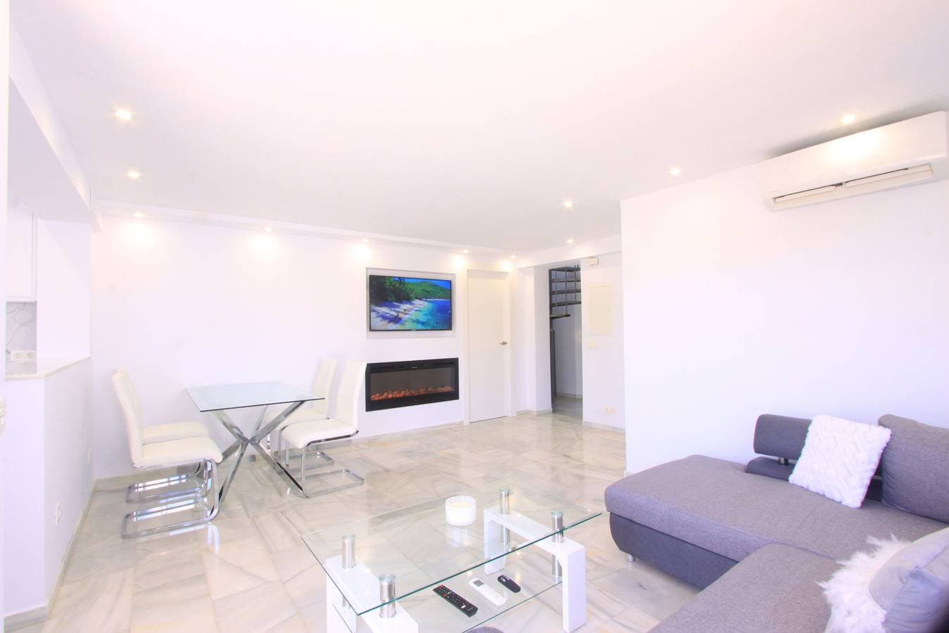 Foto 8 von 33: 1094 Luxurious Golden Beach Duplex Penthouse