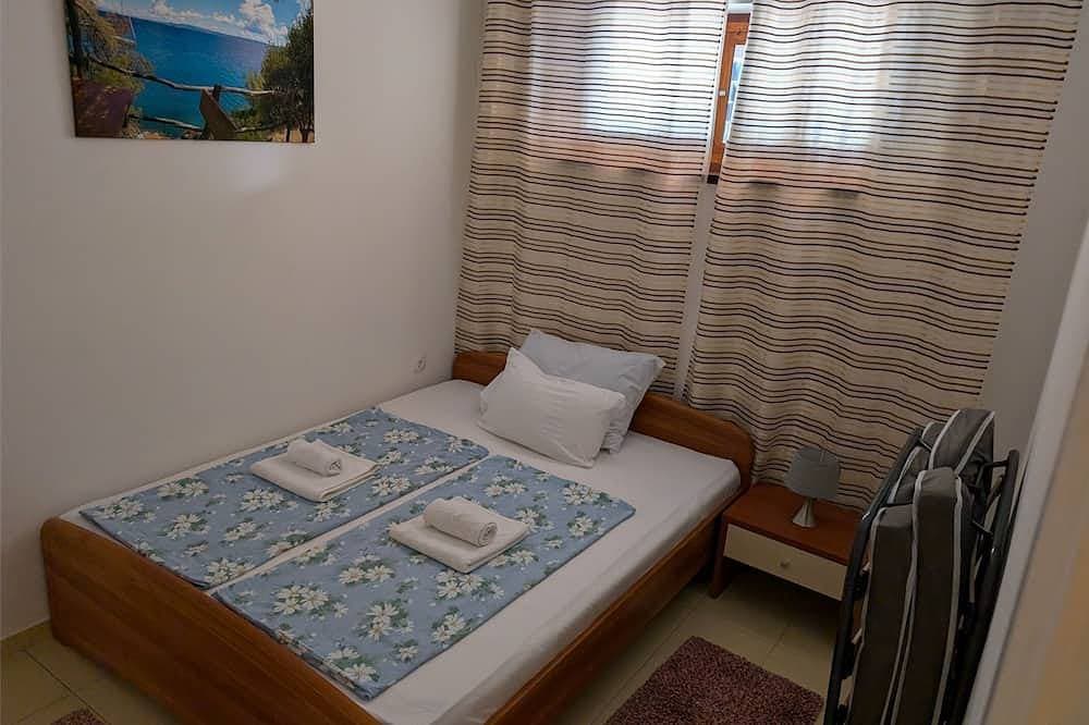 Foto 3 von 30: Apartment 30m vom Meer, Mit Boje für Boote vor dem HausDirekt am Meer, (4+1)