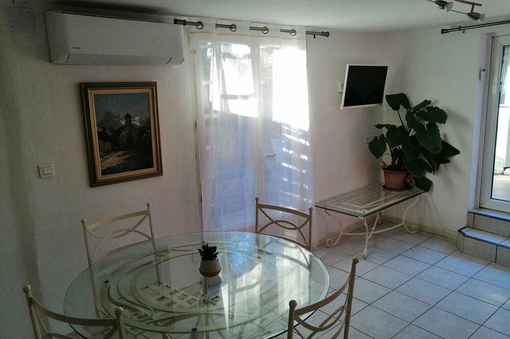 Foto 11 von 30: Villa Lysa Apartment in a private villa with pool var