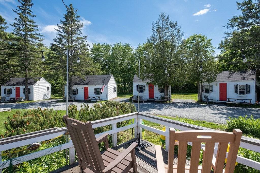Foto 4 von 28: Open Hearth Inn Cottage 8 - 10 min to Acadia!