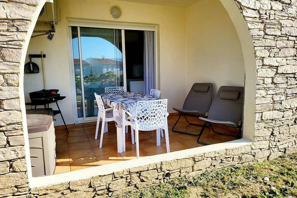 T2 walking distance from the beach - swimming pool & seaside getaway 1