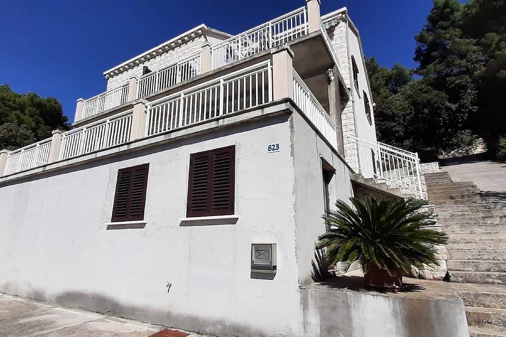 Foto 13 von 22: Apartment Classic Korčula - Apartment mit 2 Schlafzimmern, Terrasse und Meerblick