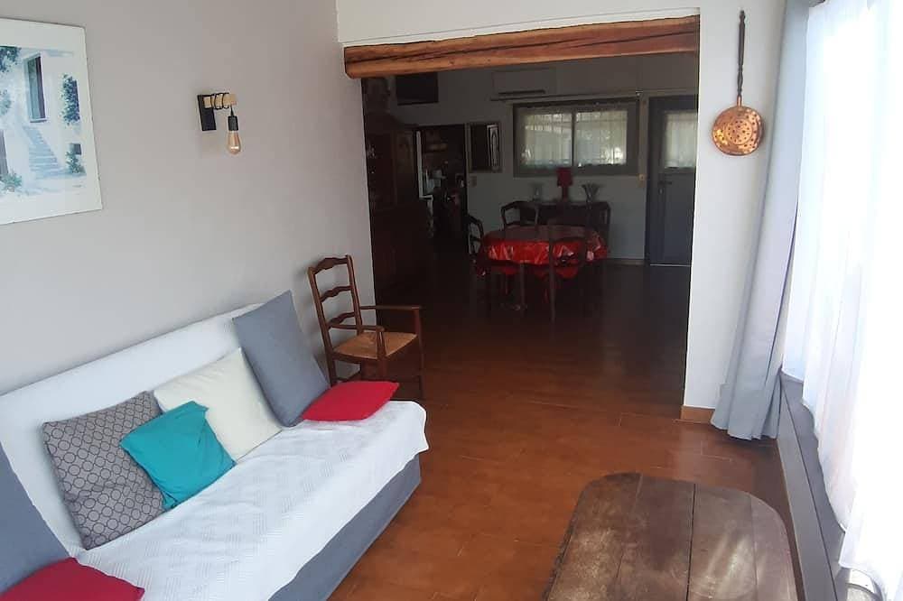 Foto 4 von 10: Charming cottage in quiet, secure residence.