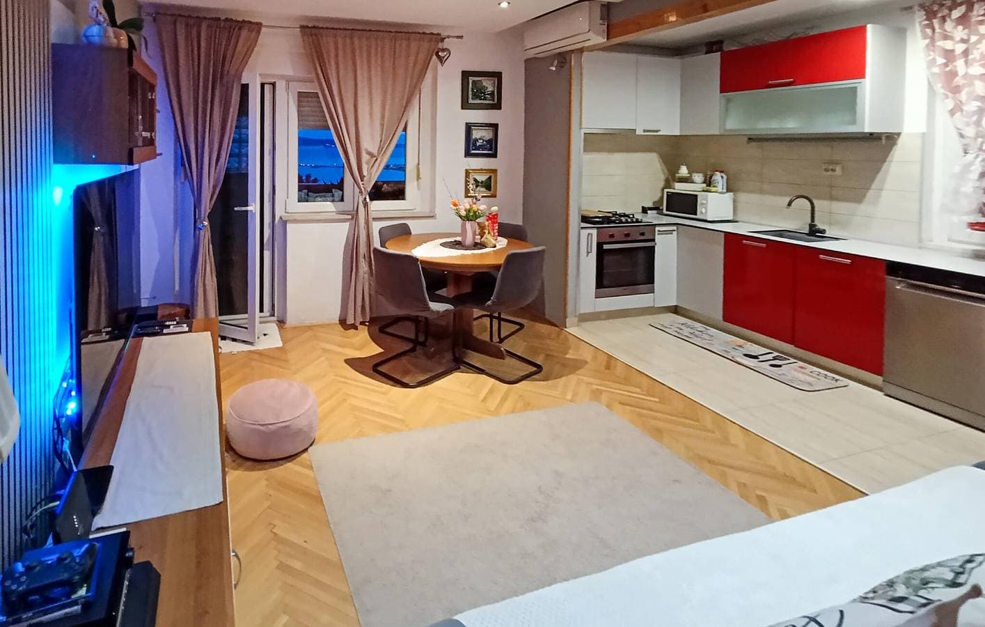 Foto 12 von 28: Modernes Apartment mit 1 Schlafzimmer und Terrasse, 1 km vom Strand entfernt