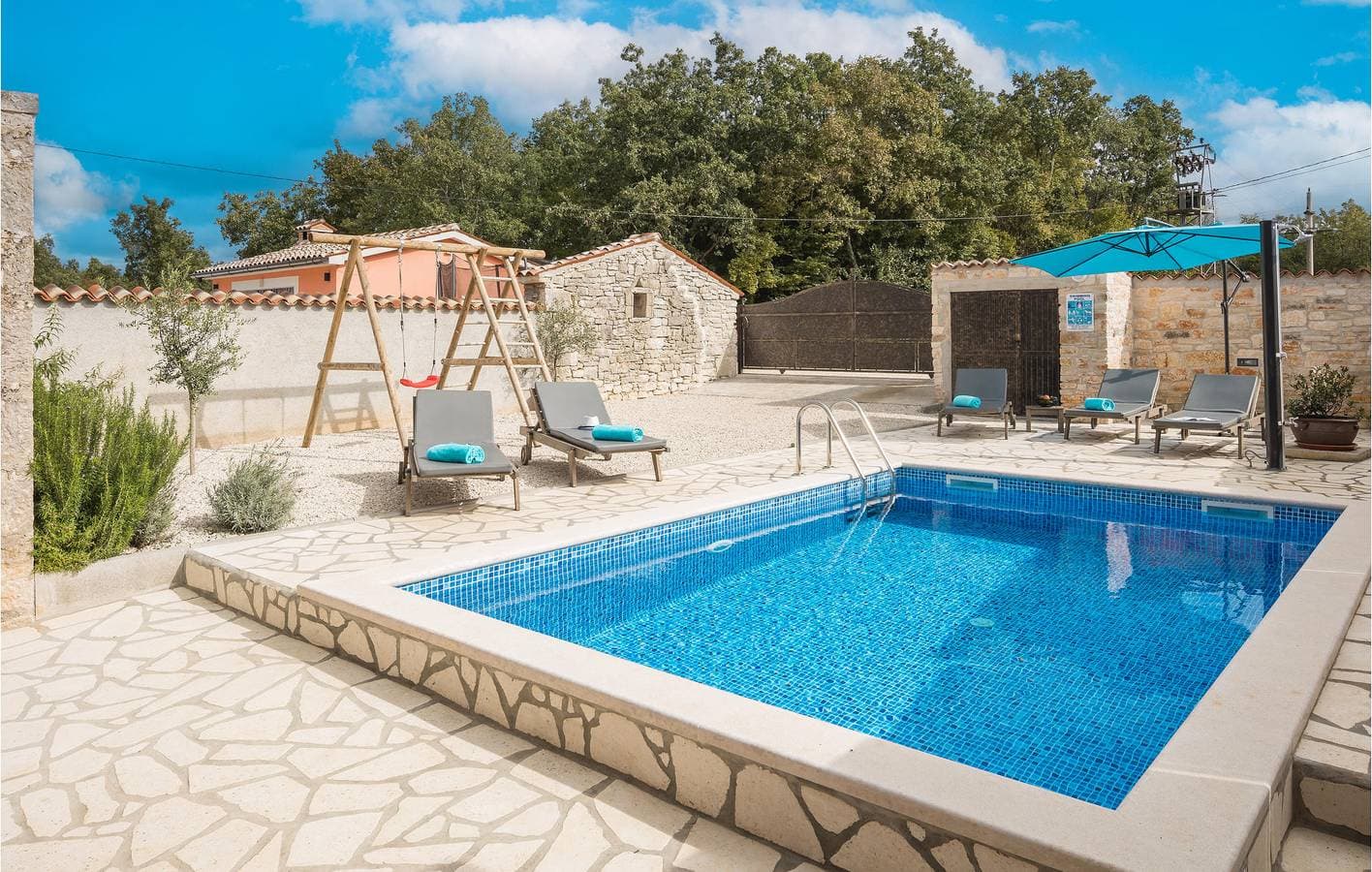 Foto 11 von 33: Gemütliche 1-Zimmer-Wohnung mit Pool, WLAN und Parkplatz in Anzici