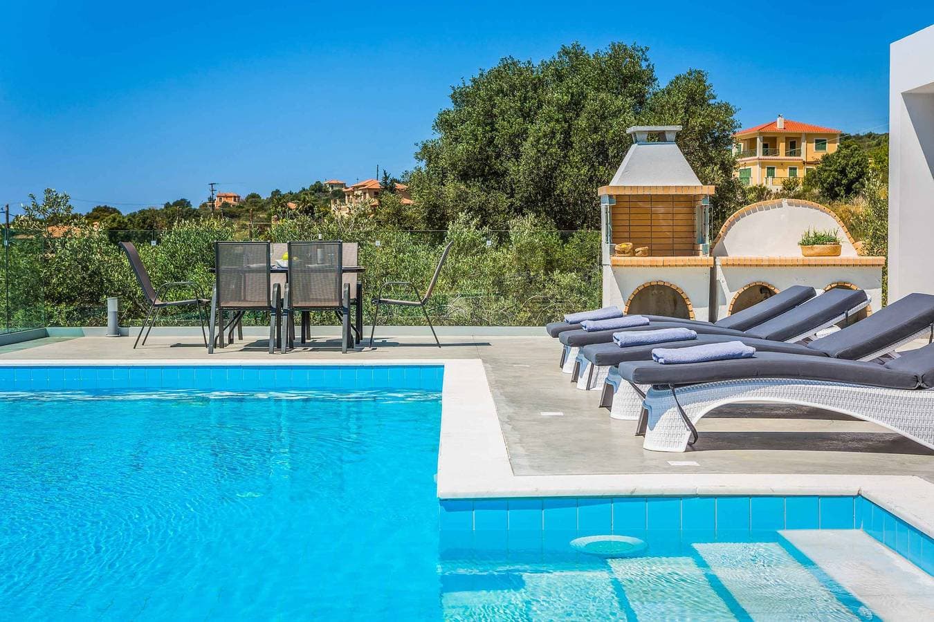Foto 2 von 21: Villa für 4 Personen mit Pool
