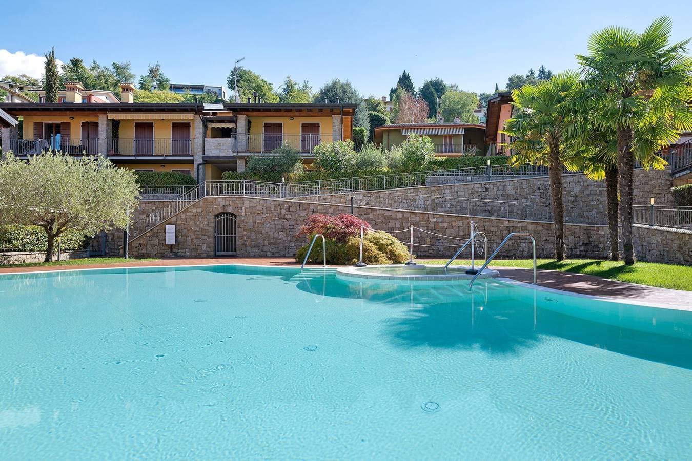 Foto 2 von 28: Ferienwohnung "Entspannung pur zwischen See und Bergen" mit Pool, Terrasse & Whirlpool