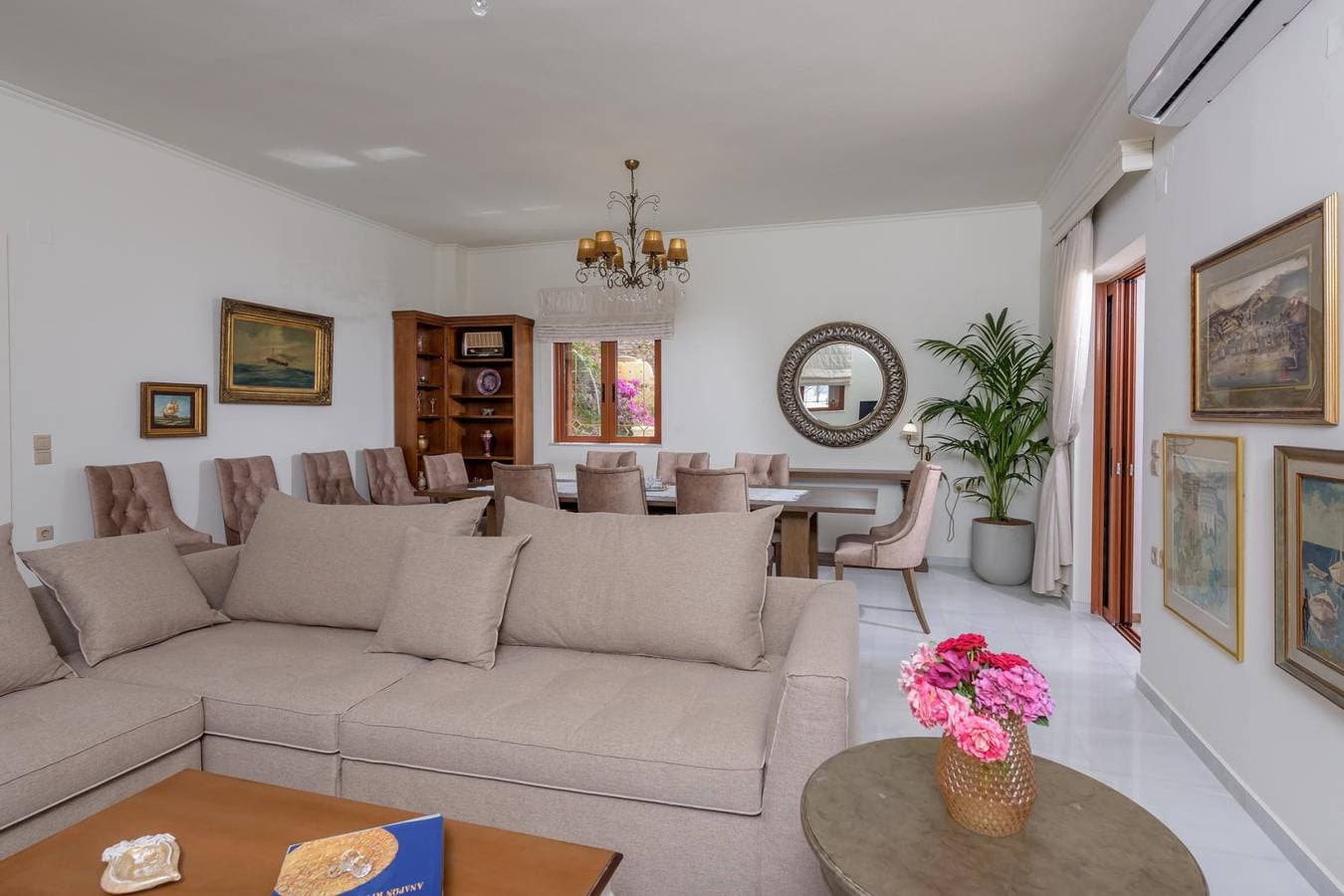 Foto 5 von 47: Villa für 12 Personen mit Terrasse