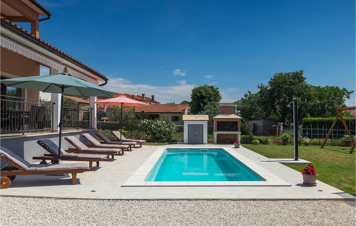 Foto 5 von 49: Geräumige 170 m² große Wohnung mit Pool, WLAN und Parkplatz