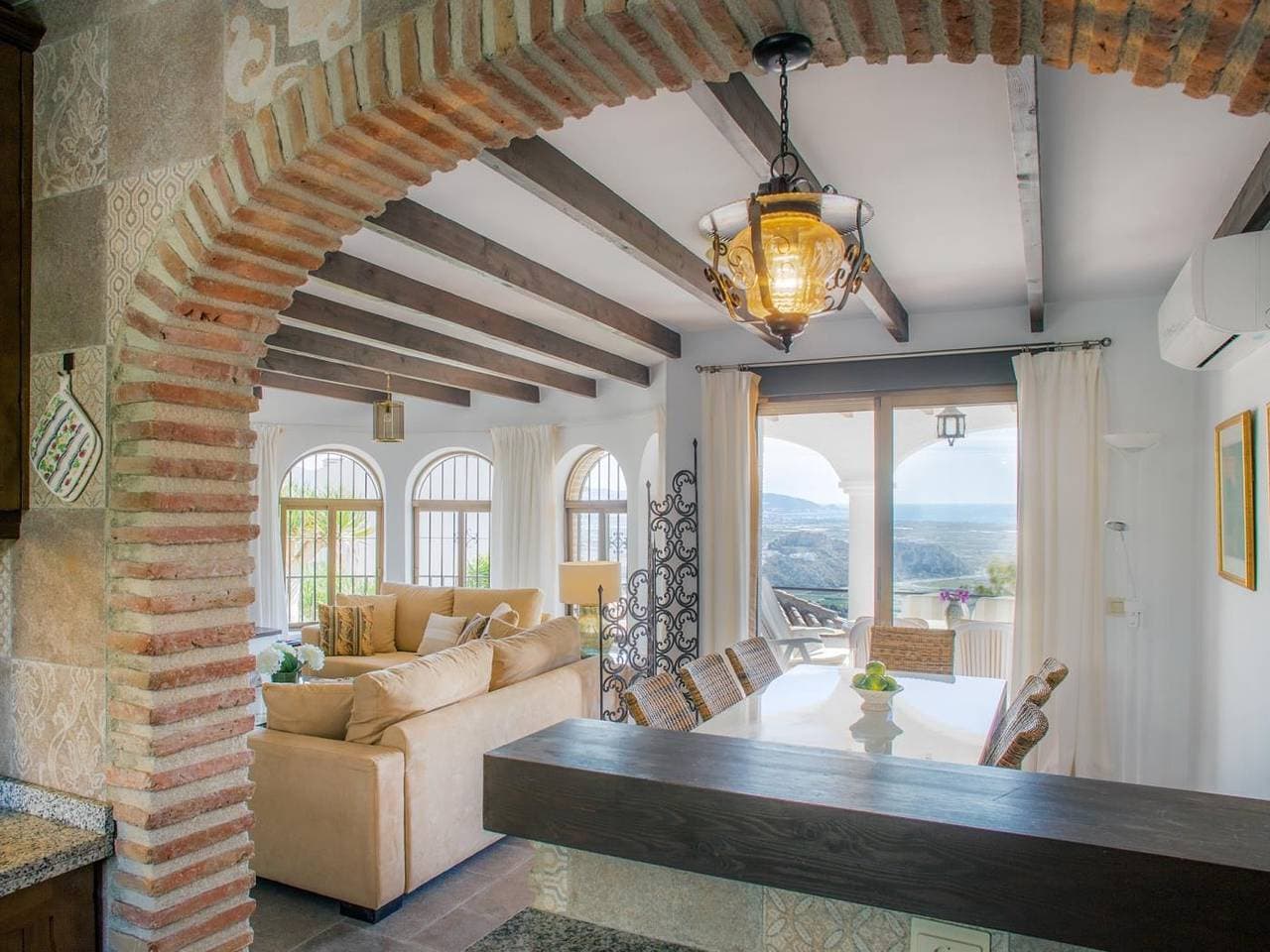 Foto 11 von 29: Andalusische Villa mit privatem Pool und Meerblick