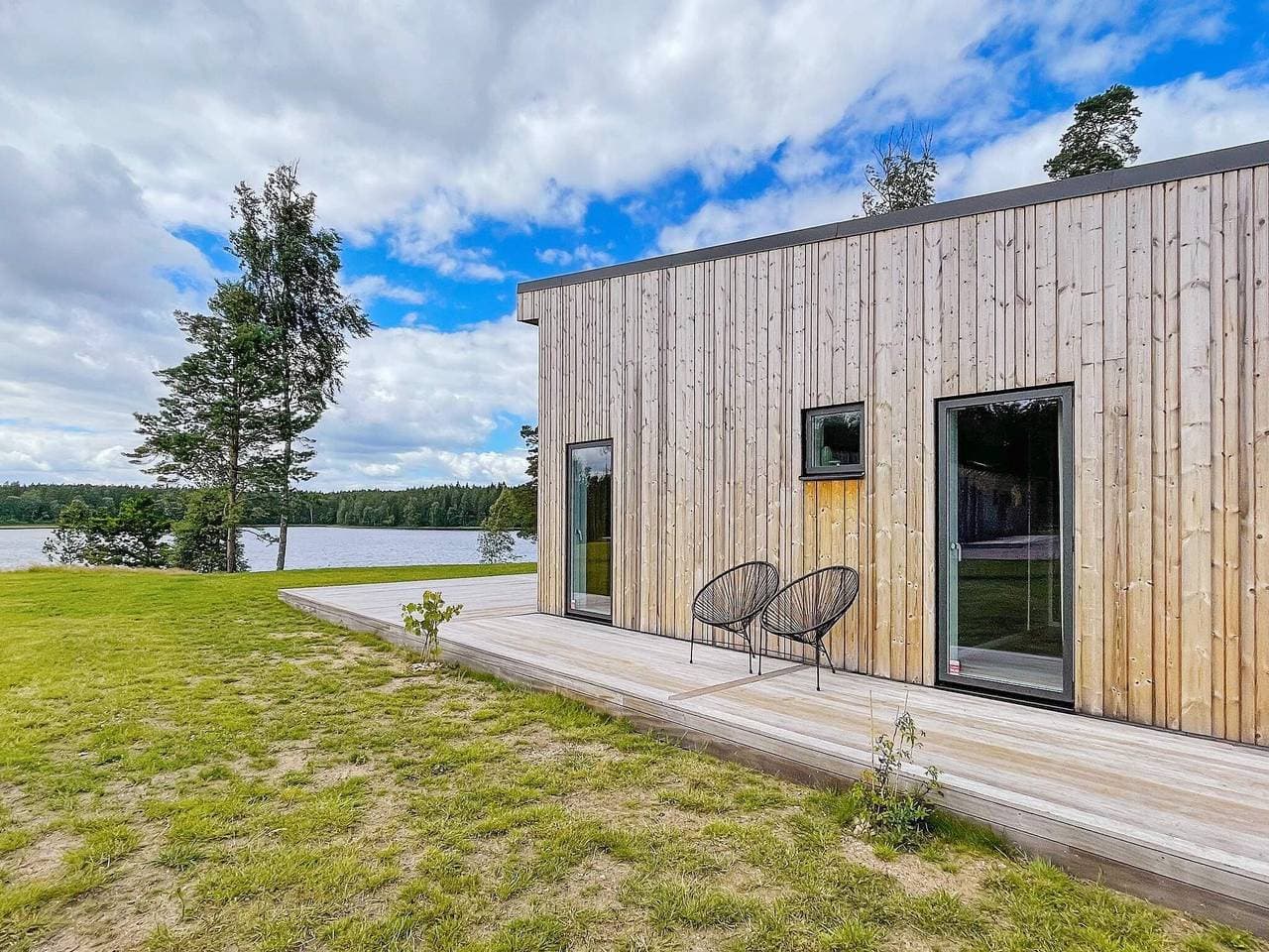 Foto 4 von 42: Geräumige Villa am See mit Sauna