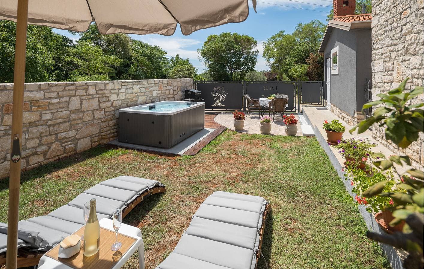 Foto 7 von 24: Gemütliche Ferienwohnung mit Terrasse in der Nähe der Küste und des Stadtzentrums in Kanegra