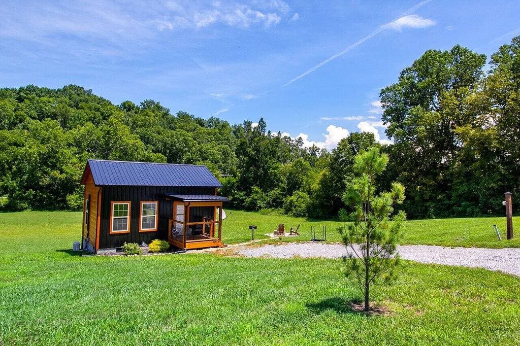 Foto 7 von 42: Sevierville Tiny Home w/ Hot Tub, Fire Pit & Grill