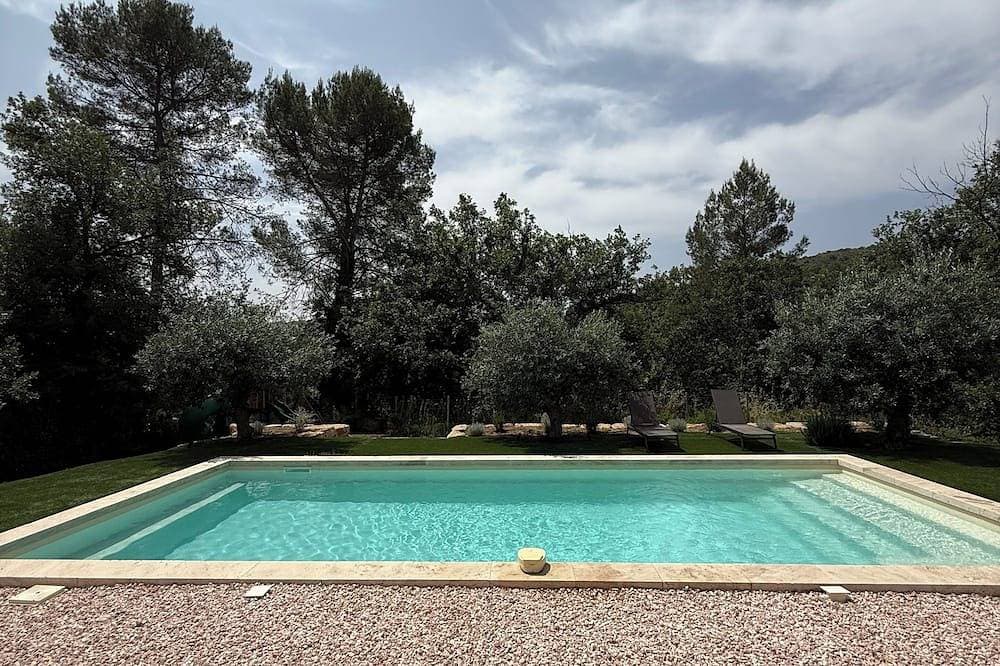 Modern villa in Provence 1