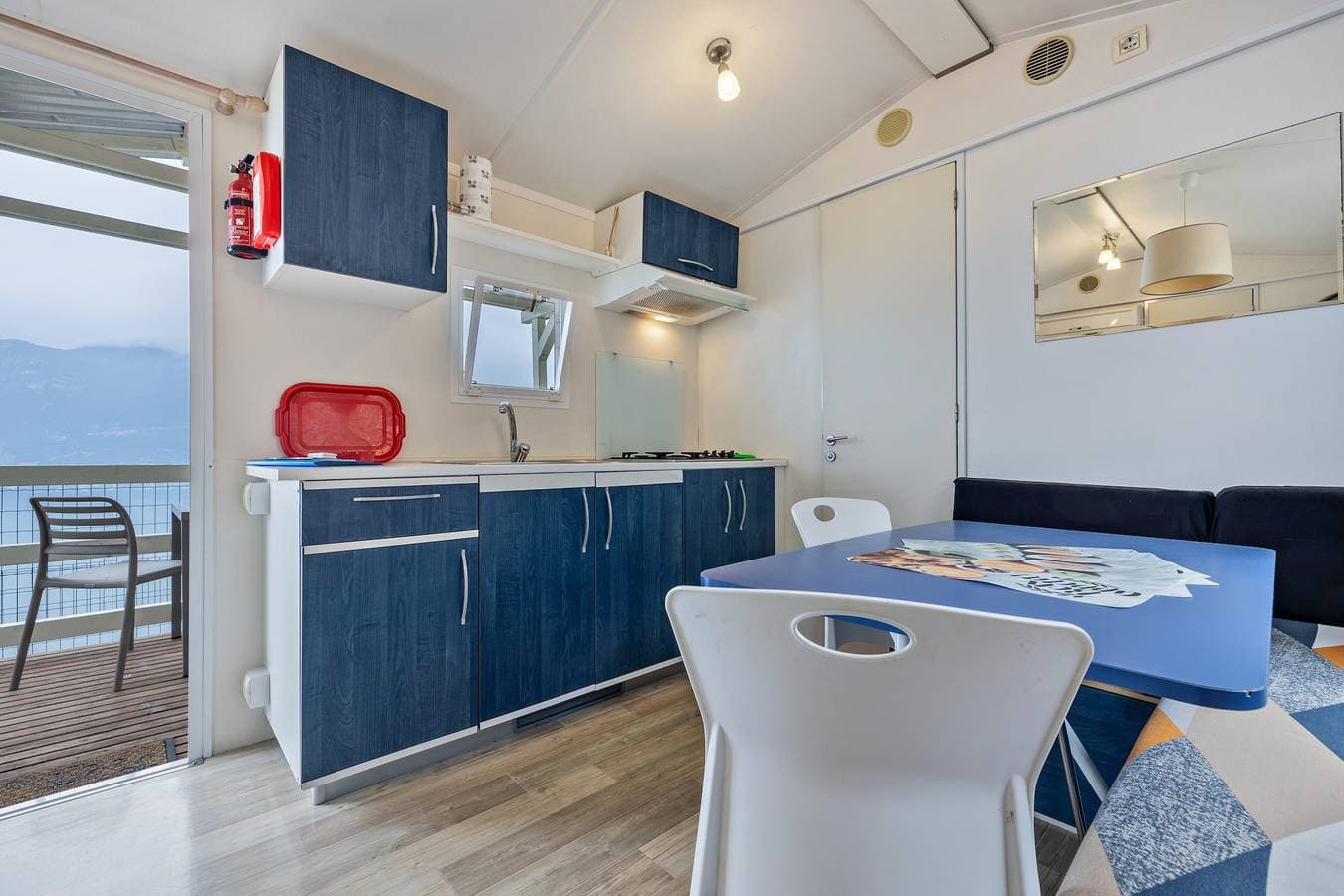 Foto 5 von 26: Mobilheim 'Genziana' mit Blick auf den See, Wi-Fi und Klimaanlage