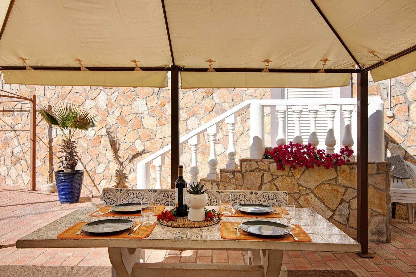 Foto 9 von 28: Ferienvilla Isabel mit Bergblick, WLAN, Klimaanlage, Pool, Garten und Grill