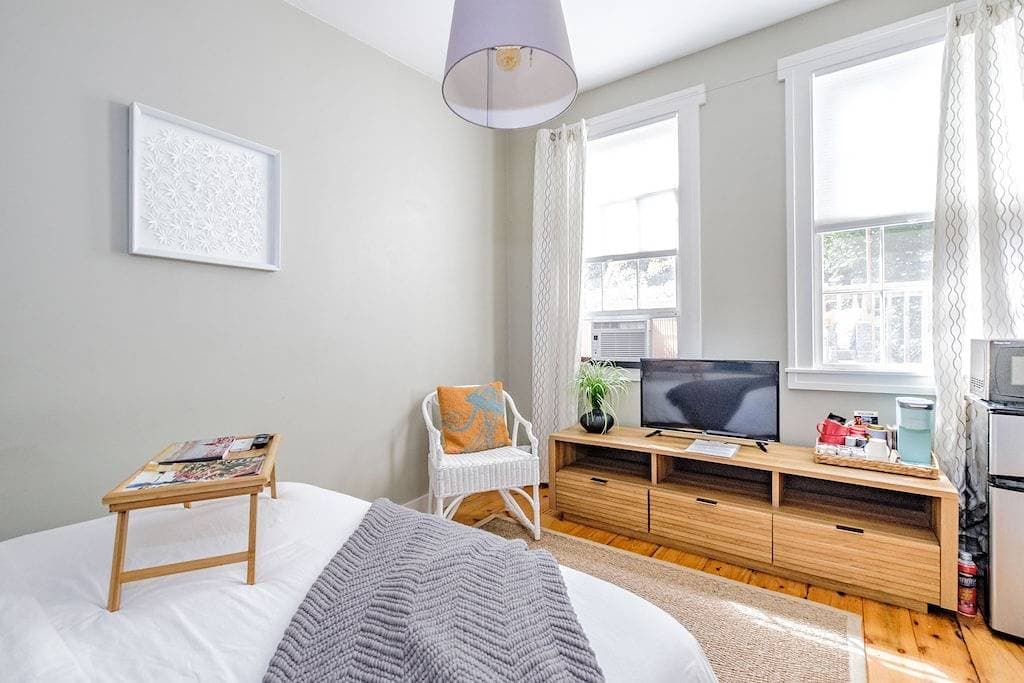 Foto 8 von 26: Location, location! Prime-  West End Studio. Walkable to entire city!