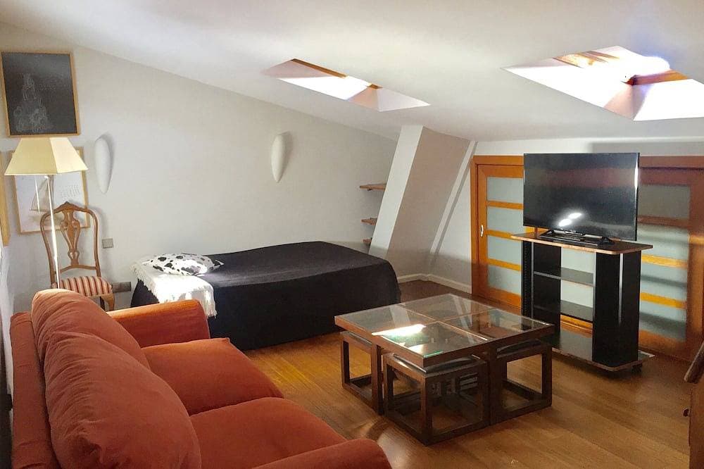 Foto 4 von 23: Abuhardillado Wohnung in Madrid Rio / Matadero. WIFI<br>