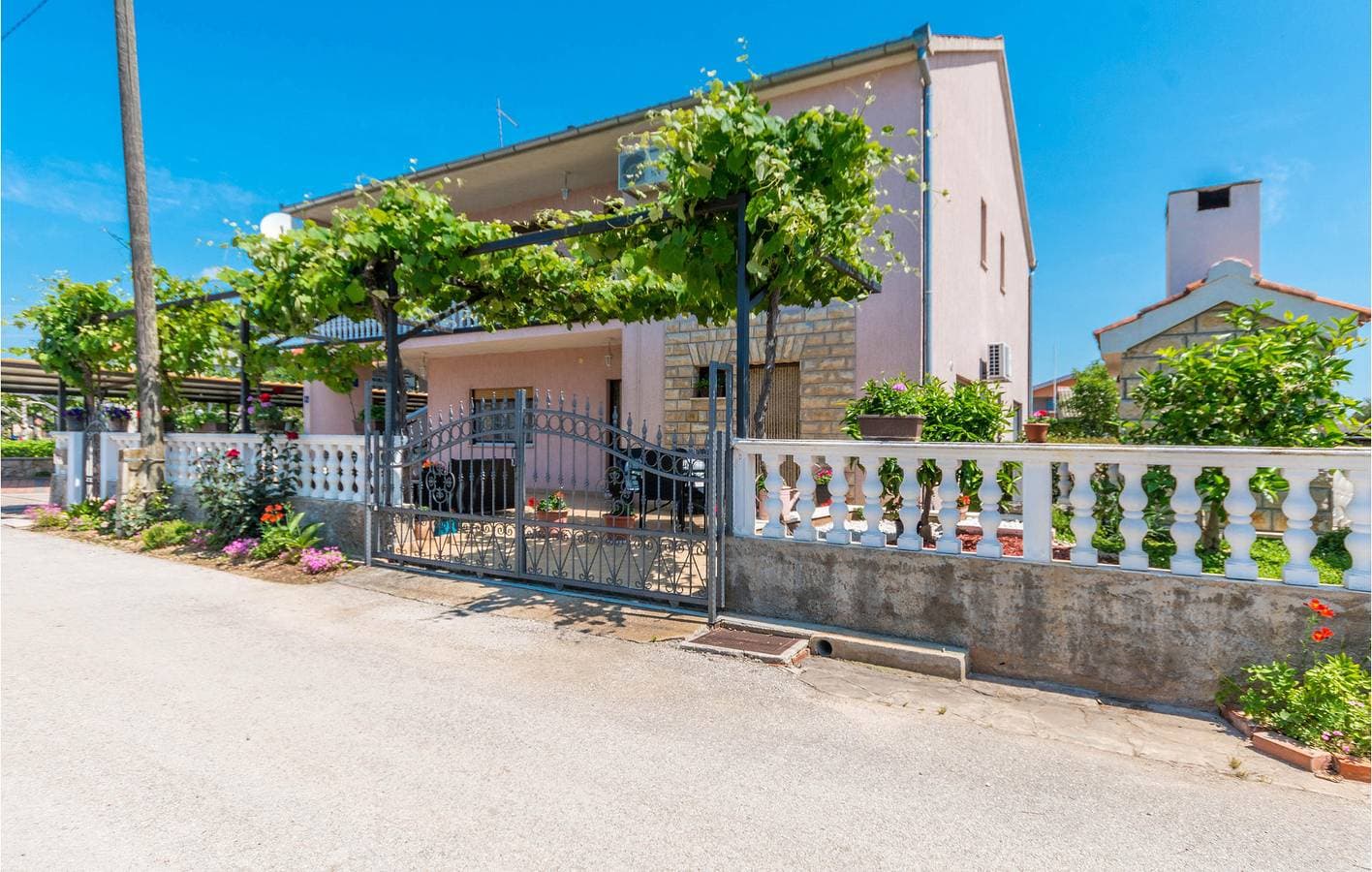 Charmantes Apartment mit Terrasse, WLAN und Strandzugang in 2 km Entfernung 1
