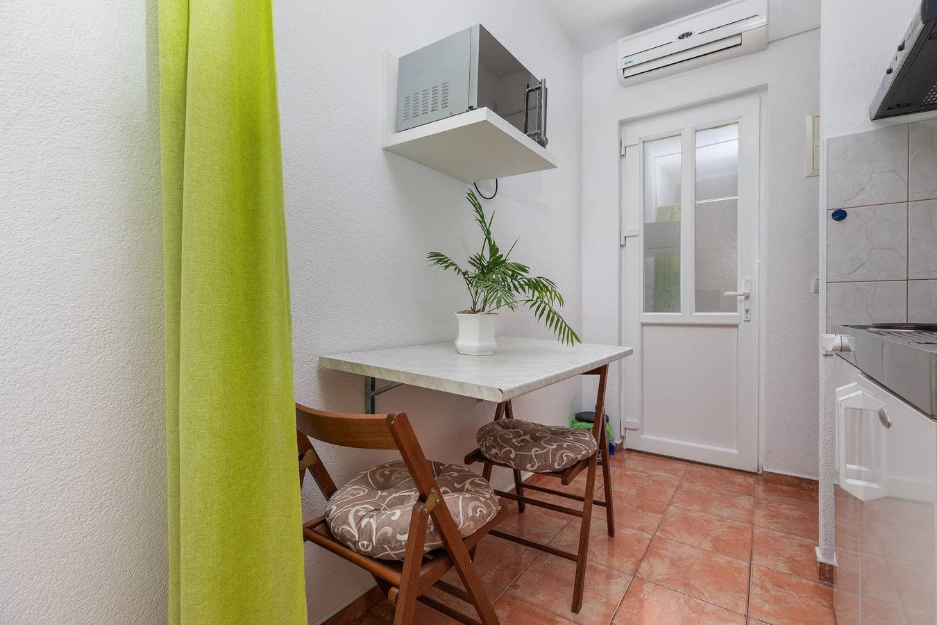 Foto 3 von 10: Studio Appartement am Strand Drasnice, Makarska -a
