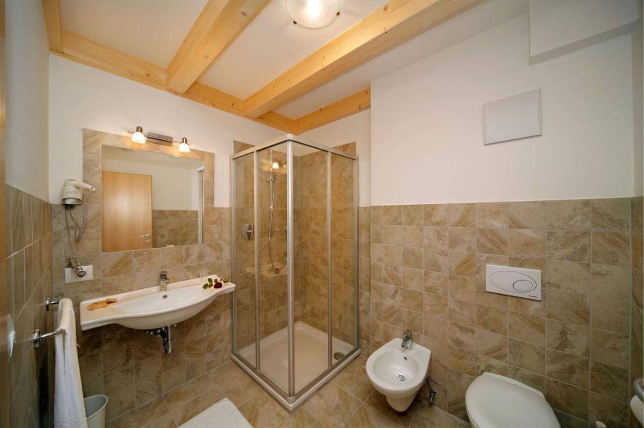 Foto 5 von 5: Double Room with Balcony