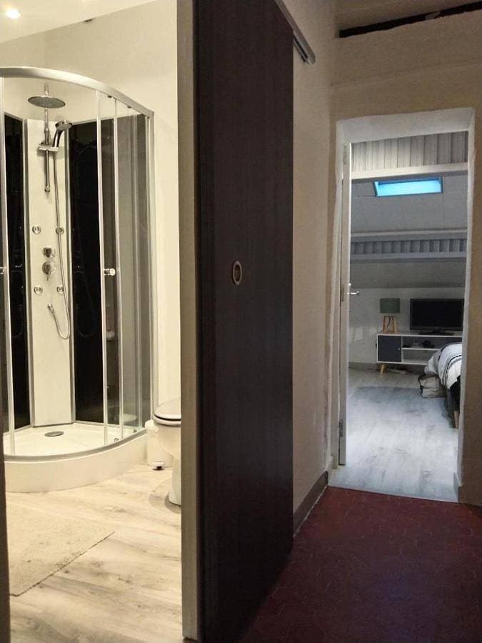 Foto 2 von 8: Double Room with Private Bathroom
