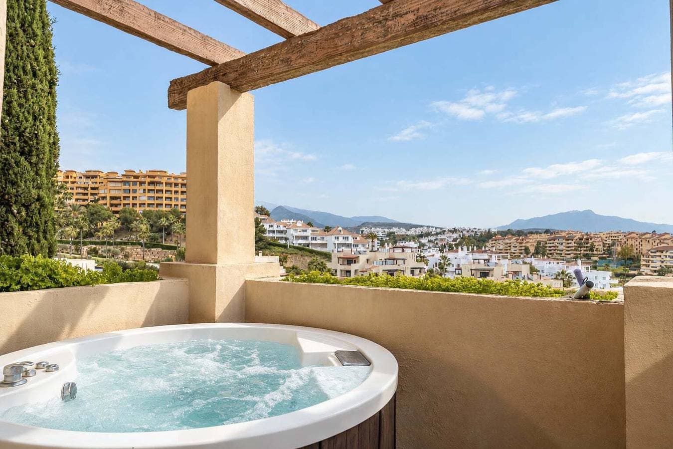 Foto 5 von 25: Ferienwohnung für 6 Personen mit Pool