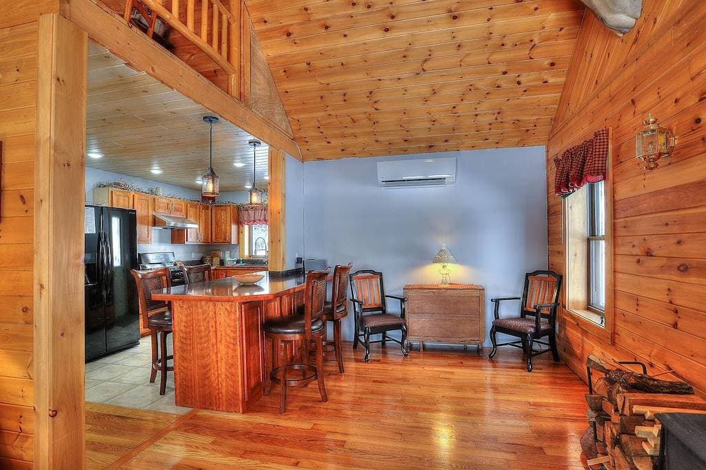 Große neuere Hütte mit gemeinsamem Zugang zum Rangeley Lake 1