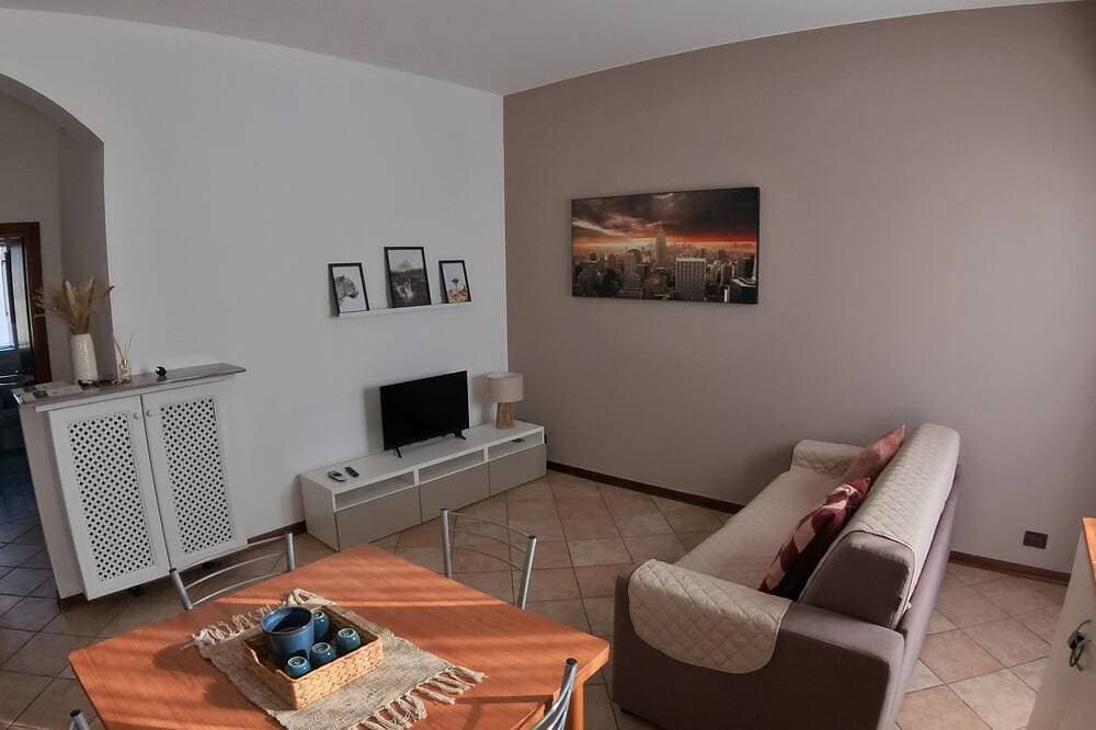 Città di Brescia adorable 4 person apartment with AC in Brescia Hospital Area 1