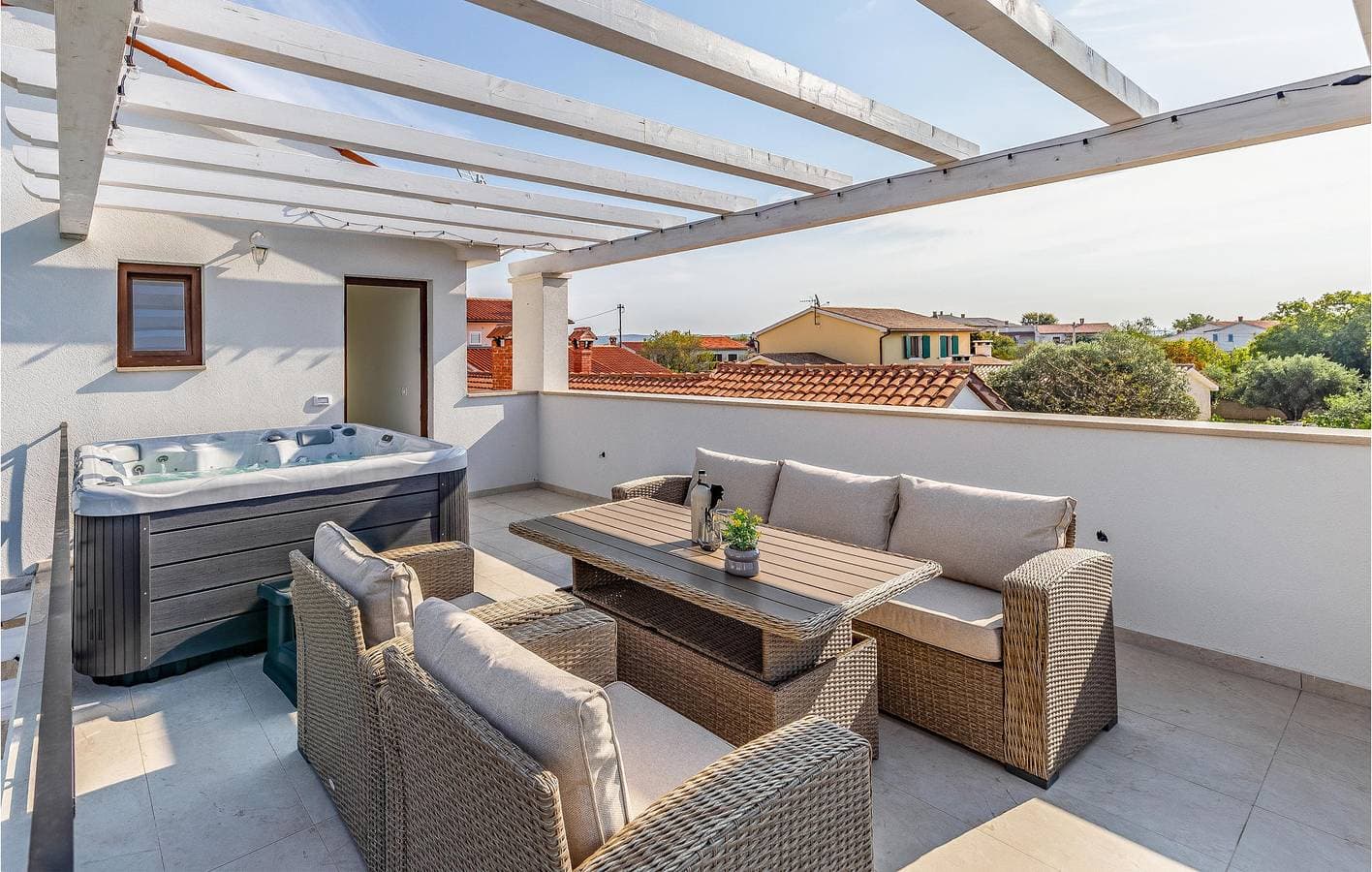 Foto 9 von 47: Gemütliche Ferienwohnung mit 1 Schlafzimmer, Terrasse, Pool und WLAN in der Nähe von Rebici
