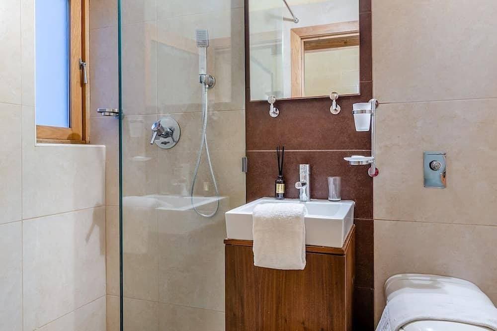 Foto 7 von 28: Escape w/Private pool, indoor hot tub & BBQ terrace