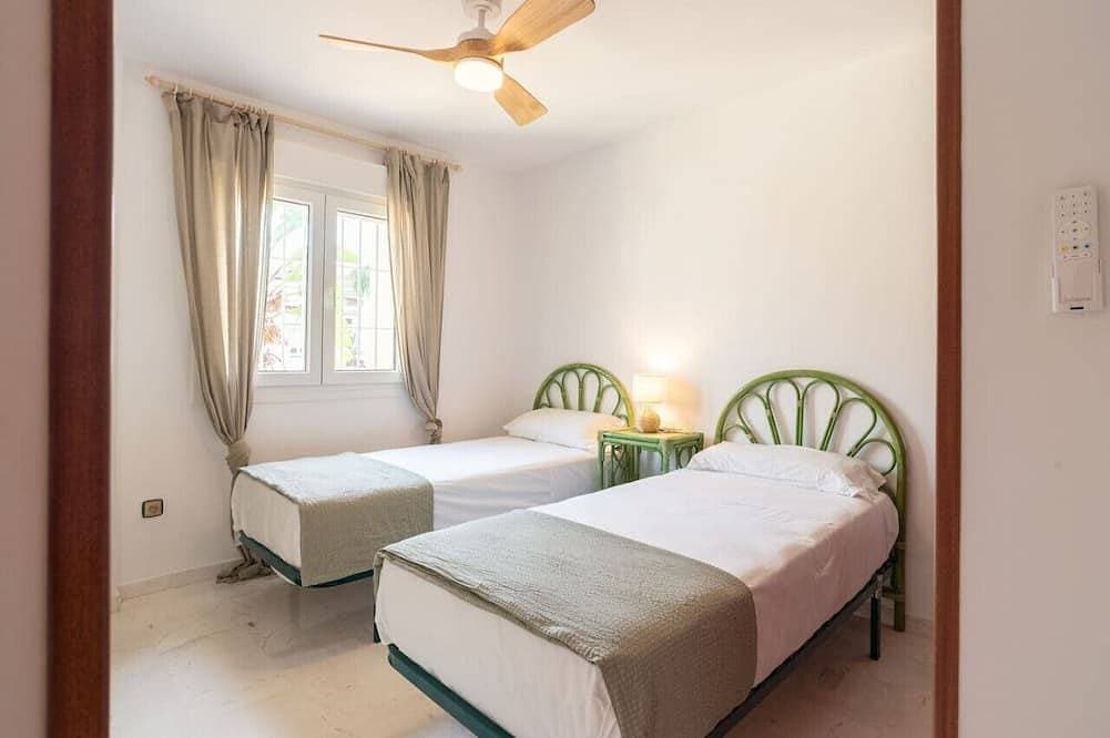 Foto 9 von 30: 13 Guest Villa 3 min Walk to Beach BBQ Cinema Perfect for Groups