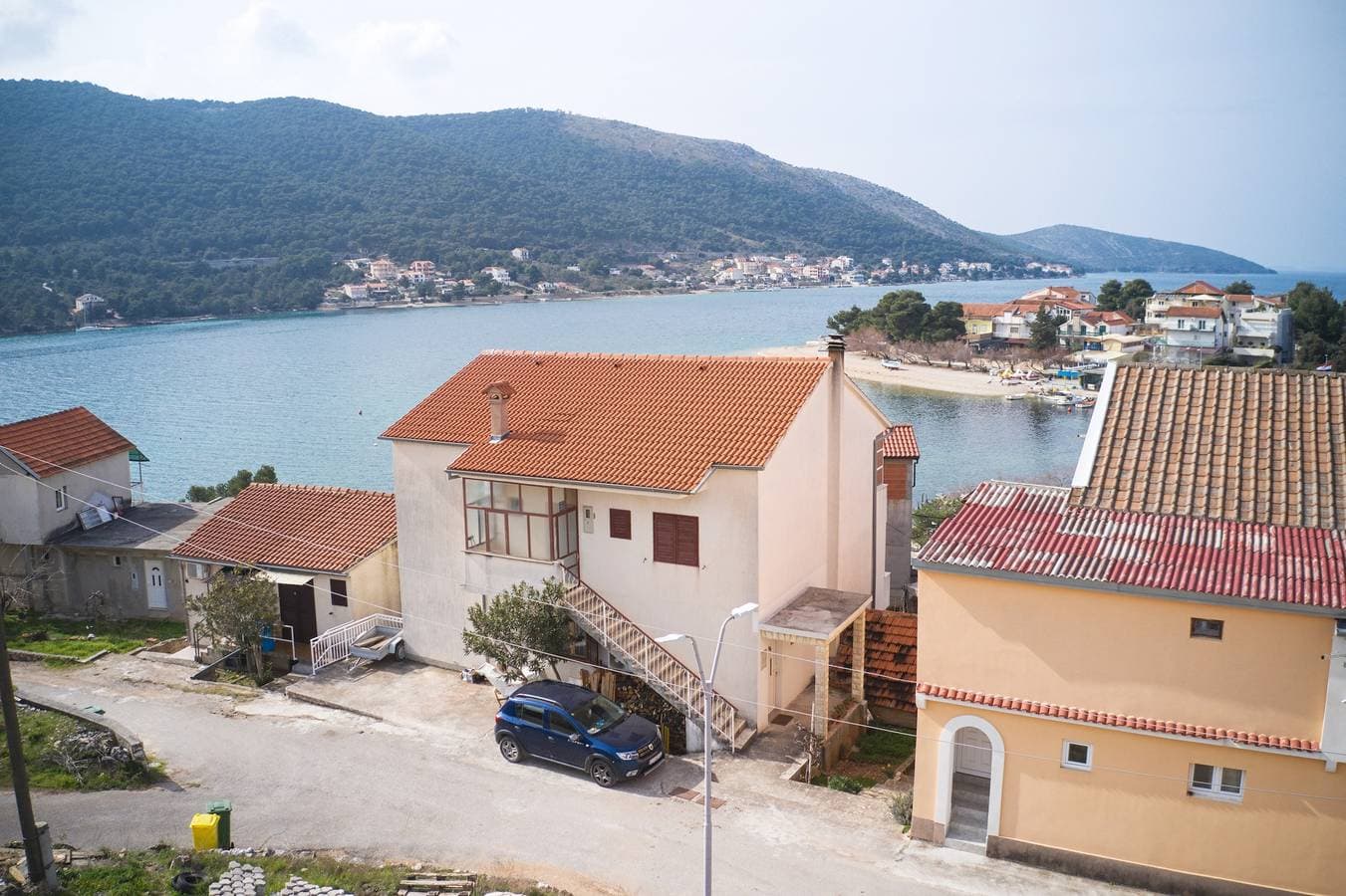 Foto 3 von 50: 4-Zimmer-Ferienwohnung mit Terrasse und Meerblick Grebastica, Sibenik A-482-a