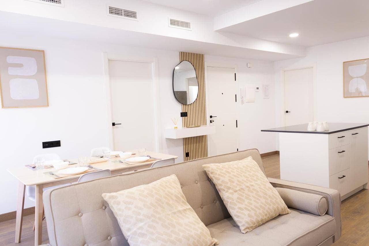 Foto 5 von 35: Three-Bedroom Premium Apartment with Balcony