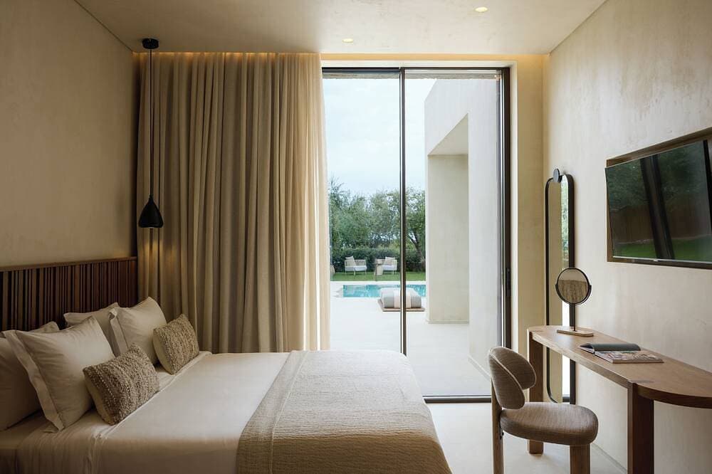Foto 9 von 30: Valerozo Villa Maestosa - Pool, Jacuzzi & steps to the beach