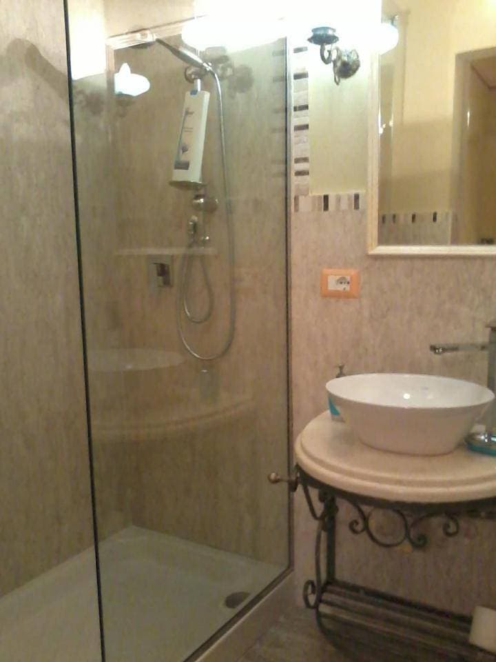 Foto 13 von 32: Double Room with Private Bathroom