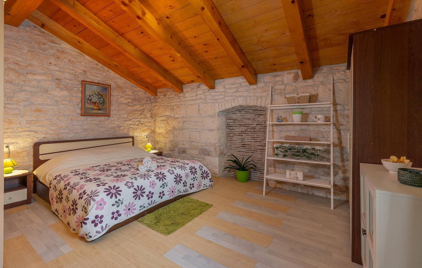 Foto 8 von 40: Reizende 128 m² große Wohnung mit Pool, Terrasse und Parkplatz in der Nähe des Stadtzentrums von Anzici