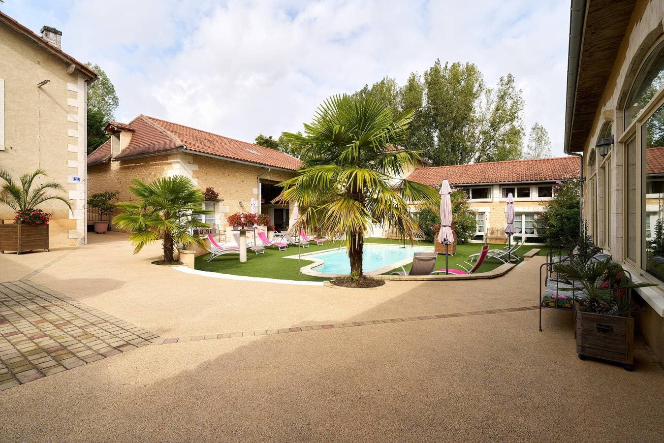 Foto 12 von 32: Périgord Elegant – Gästezimmer 'Le Pré Fleuri' mit Pool im Herzen des Ribéracois