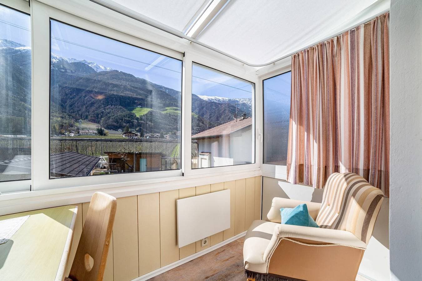 Foto 6 von 13: Einzimmerapartment 'Appartement Typ C Haus Pöder' mit Bergblick