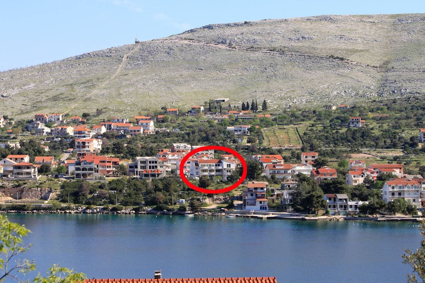Foto 2 von 25: 2-Zimmer-Ferienwohnung mit Terrasse und Meerblick Grebastica, Sibenik -a
