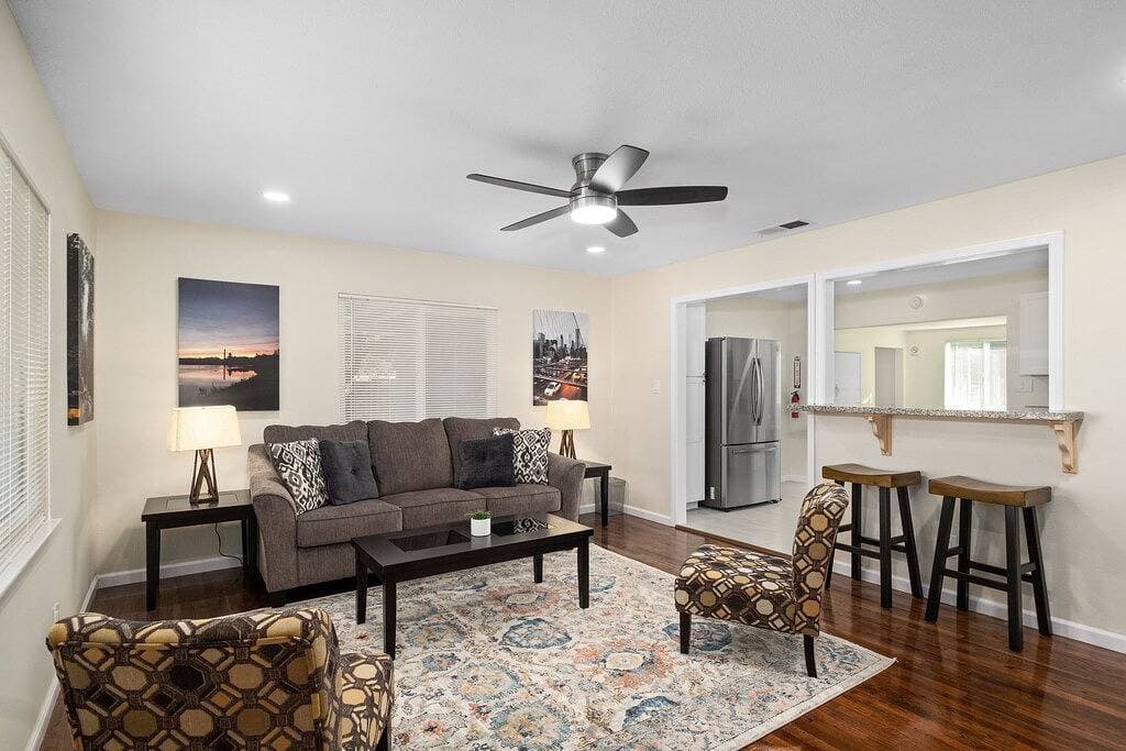 Upgraded 3B/2Bth w DinningR on Peaceful Street 1