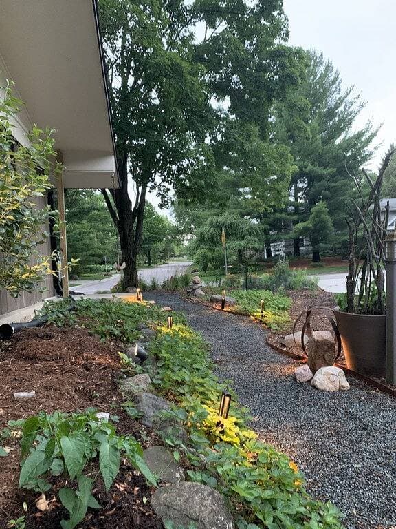 Foto 3 von 39: Hot Tub with a View, Private Modern Garden Level Apartment, Conservancy Access