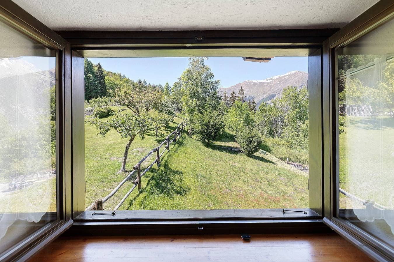 Foto 3 von 31: Ferienhaus 'La Tana Con L'Ermellino' mit Bergblick, Garten und WLAN