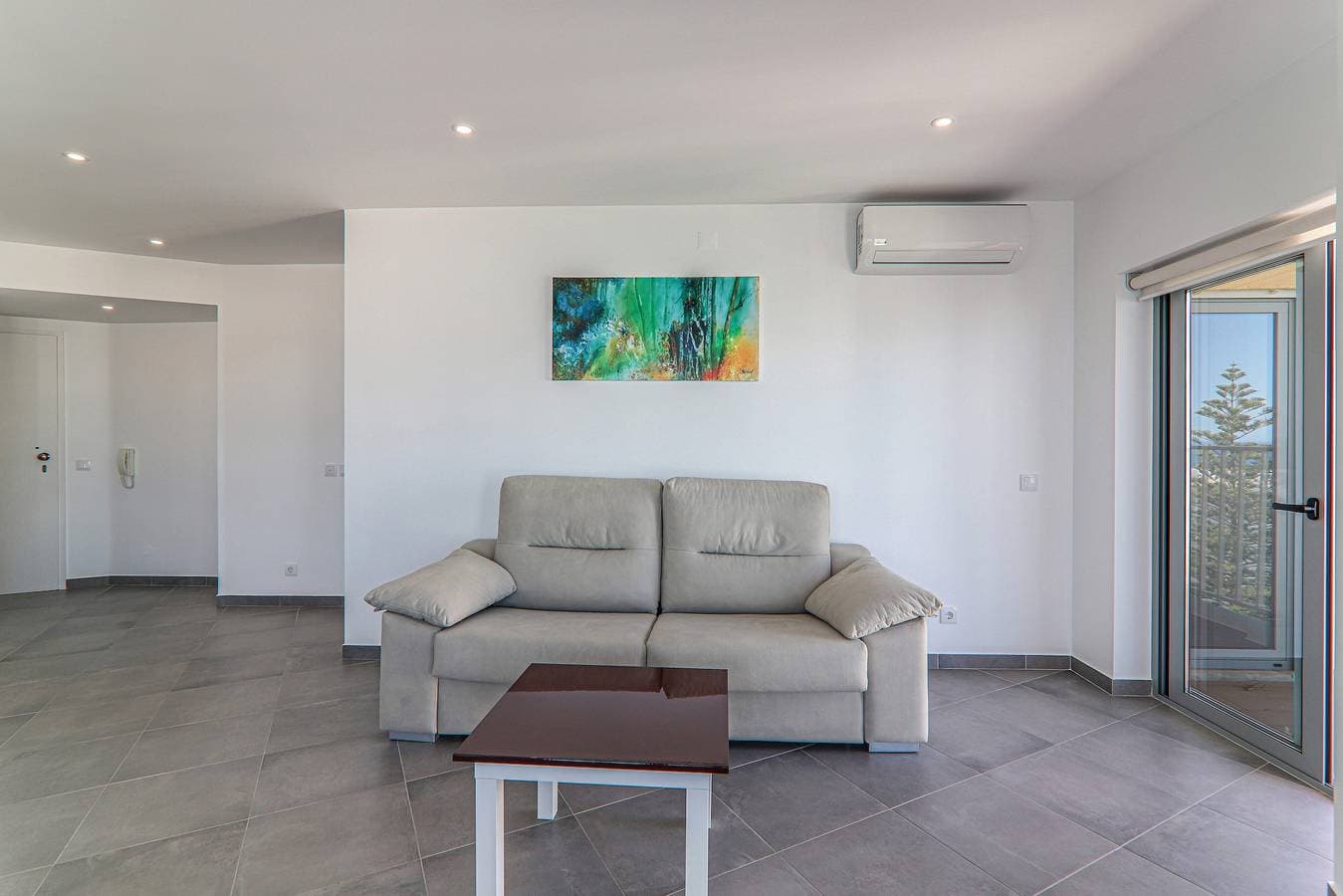 Foto 7 von 22: Ferienwohnung Torre Invicta 6ºC – Meerblick, Pool, Klimaanlage, WLAN & Balkon