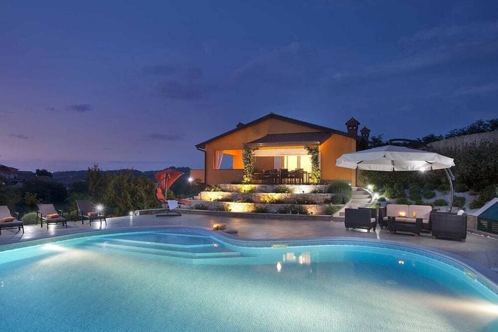 Charmante Villa Diora mit Swimmingpool und Wellnessbereich 1