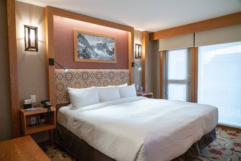 Foto 6 von 24: Cozy King Room in Downtown Banff