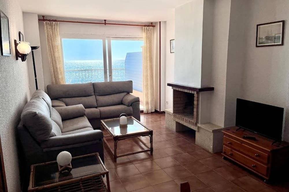 Foto 11 von 23: Geräumiges 4-Zimmer-Apartment direkt am Strand. Rodes-61